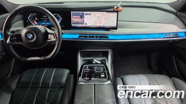 BMW 7-Series 2023 — photo 10