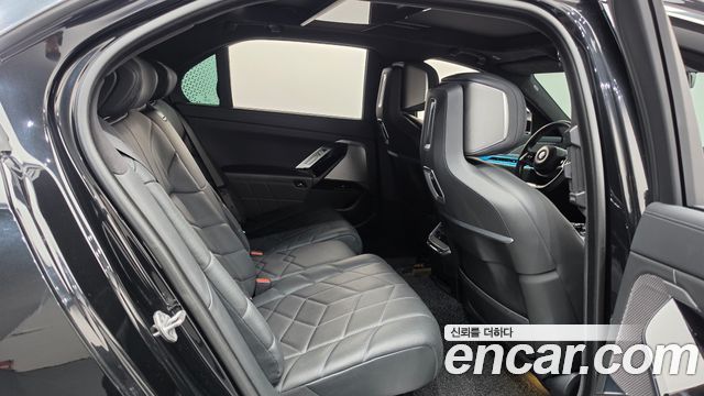 BMW 7-Series 2023 — photo 18