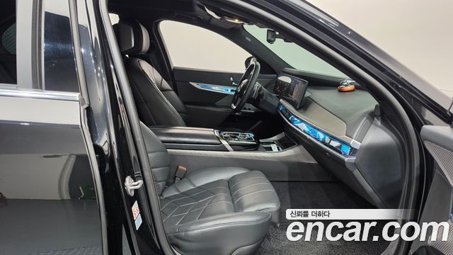 BMW 7-Series 2023 — photo 16