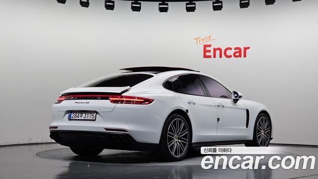 Porsche Panamera 2018 — photo 2