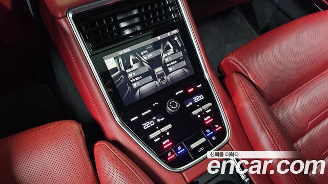 Porsche Panamera 2018 — photo 26