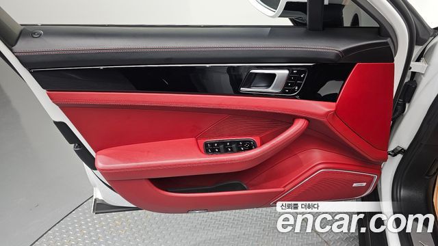 Porsche Panamera 2018 — photo 14