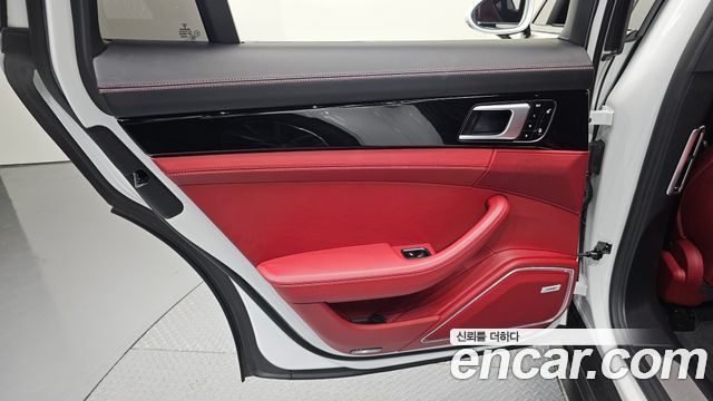 Porsche Panamera 2018 — photo 15