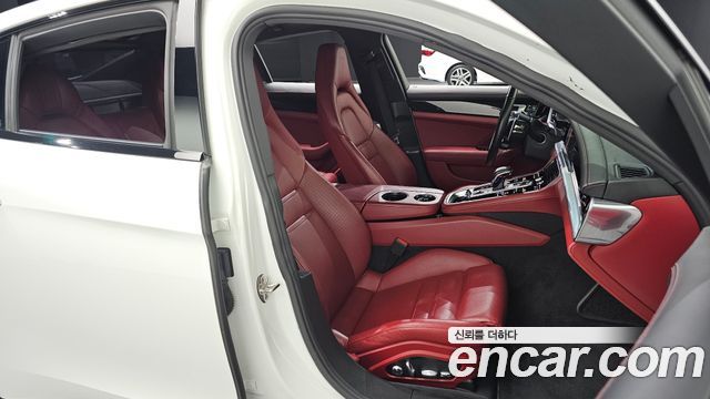 Porsche Panamera 2018 — photo 16