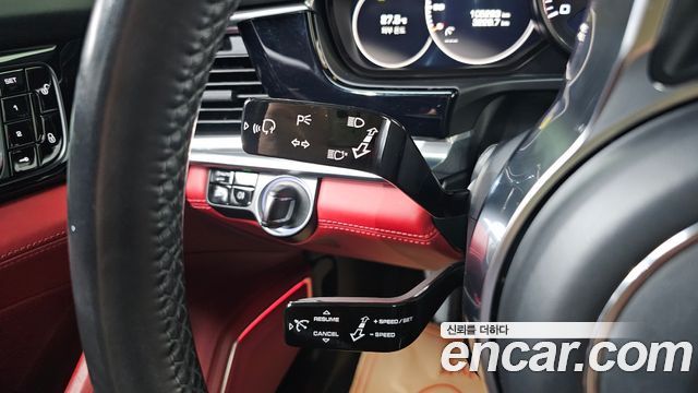 Porsche Panamera 2018 — photo 29