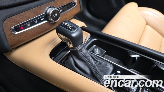 Volvo XC90 2017 — photo 9
