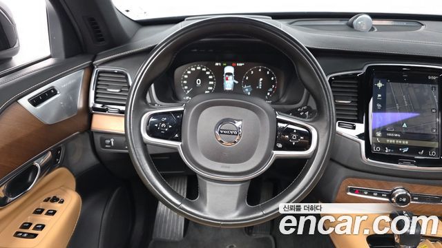 Volvo XC90 2017 — photo 13