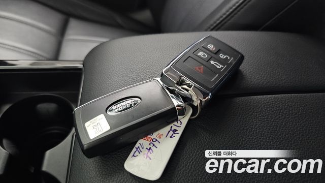Land Rover Range Rover Evoque 2022 — photo 31