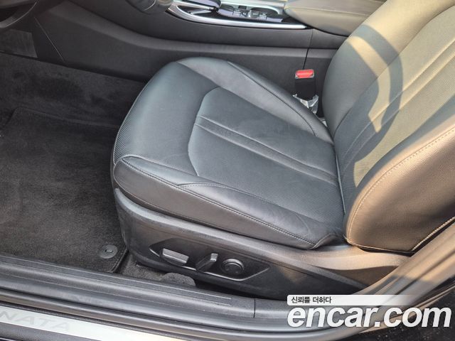 Hyundai Sonata 2022 — photo 17