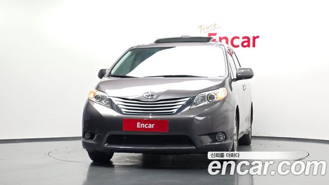 Toyota Sienna 2014 — photo 3