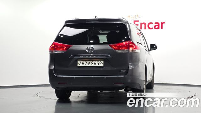 Toyota Sienna 2014 — photo 4