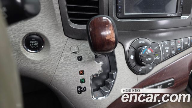 Toyota Sienna 2014 — photo 9