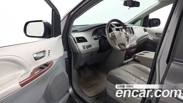 Toyota Sienna 2014 — photo 10