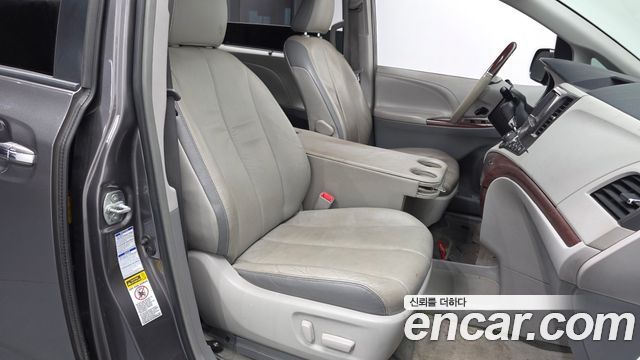 Toyota Sienna 2014 — photo 11