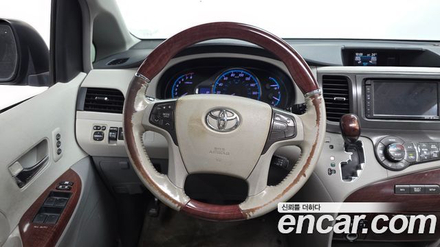 Toyota Sienna 2014 — photo 13