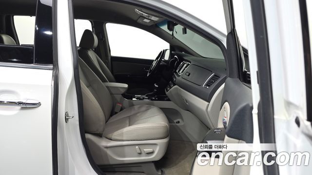 Kia Canival 2020 — photo 17