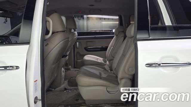 Kia Canival 2020 — photo 16
