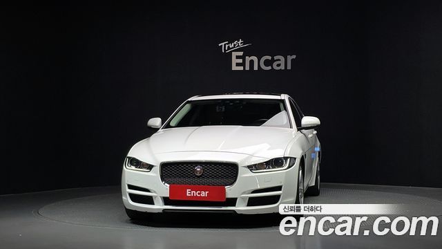 Jaguar XE 2019 — photo 3
