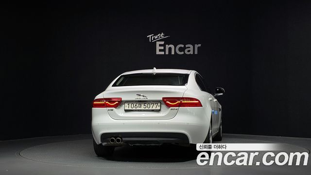 Jaguar XE 2019 — photo 4