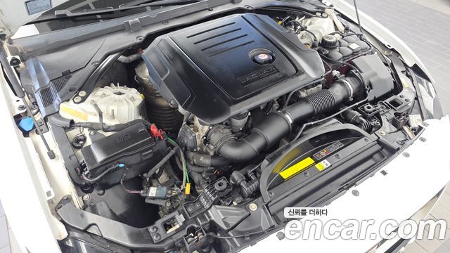 Jaguar XE 2019 — photo 6