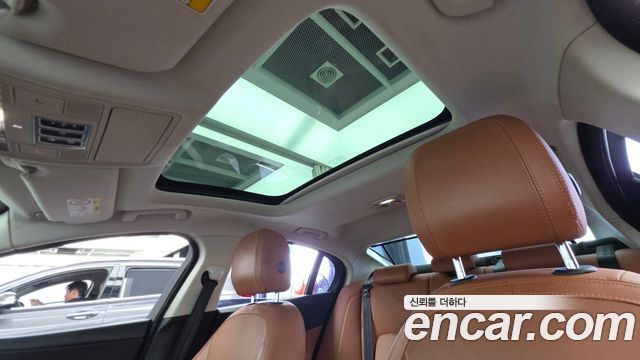 Jaguar XE 2019 — photo 18