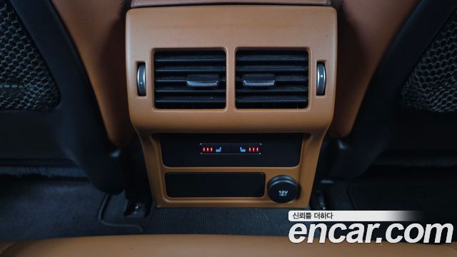 Jaguar XE 2019 — photo 19
