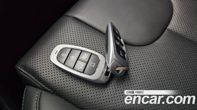 Hyundai Santafe 2022 — photo 18
