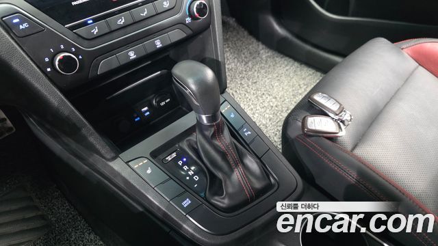 Hyundai AVANTE 2018 — photo 12