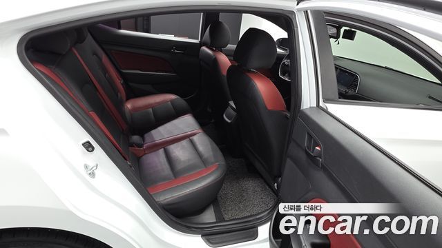 Hyundai AVANTE 2018 — photo 17