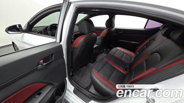 Hyundai AVANTE 2018 — photo 18