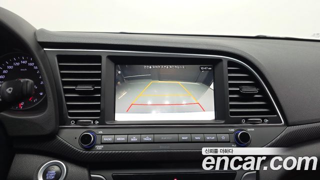 Hyundai AVANTE 2018 — photo 22