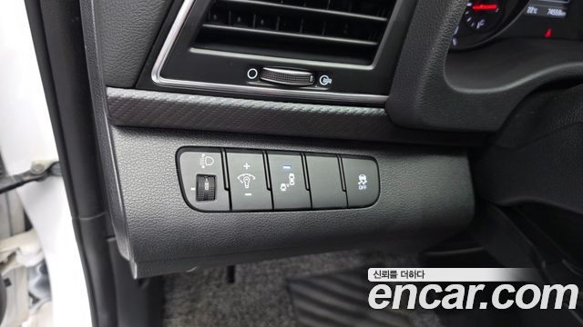 Hyundai AVANTE 2018 — photo 26