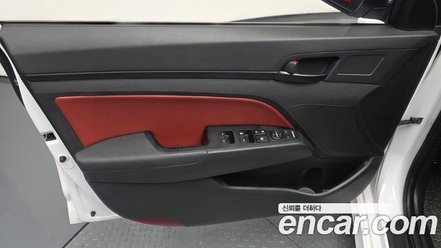 Hyundai AVANTE 2018 — photo 14