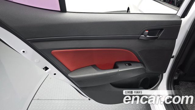 Hyundai AVANTE 2018 — photo 15