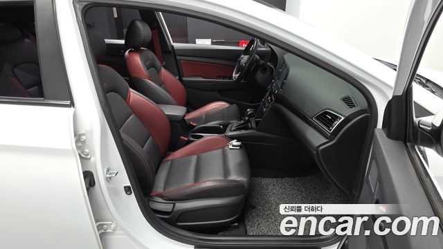 Hyundai AVANTE 2018 — photo 16