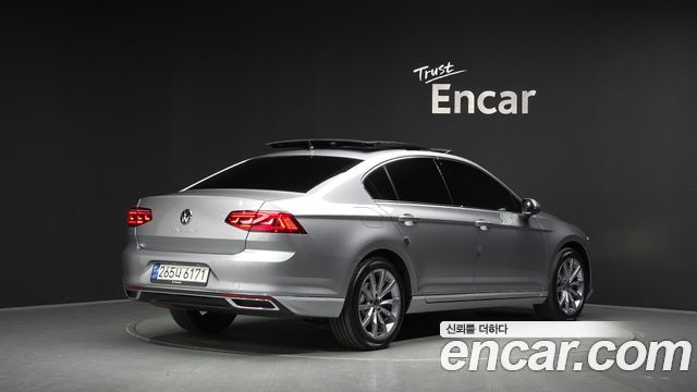 Volkswagen Passat 2022 — photo 2