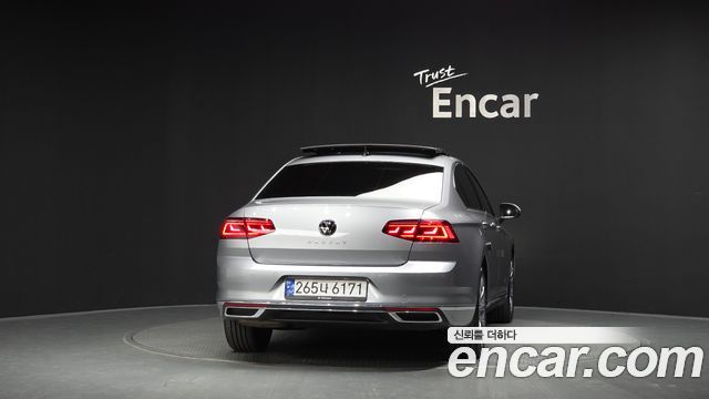 Volkswagen Passat 2022 — photo 4