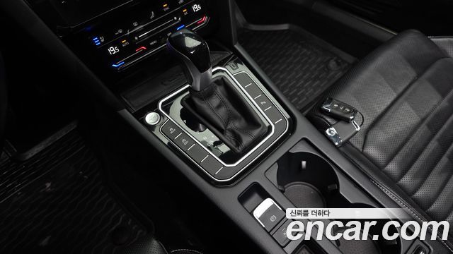 Volkswagen Passat 2022 — photo 12