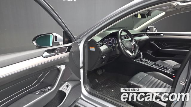 Volkswagen Passat 2022 — photo 13