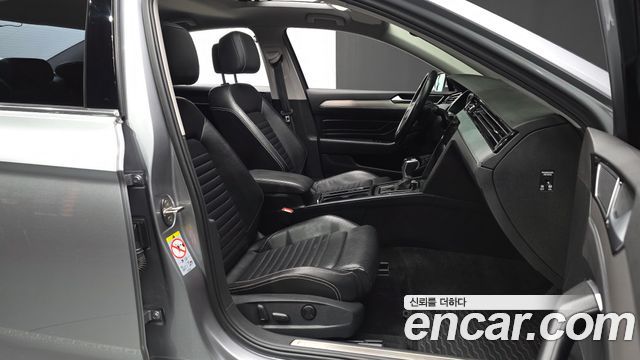 Volkswagen Passat 2022 — photo 17