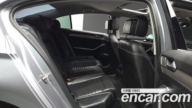 Volkswagen Passat 2022 — photo 18
