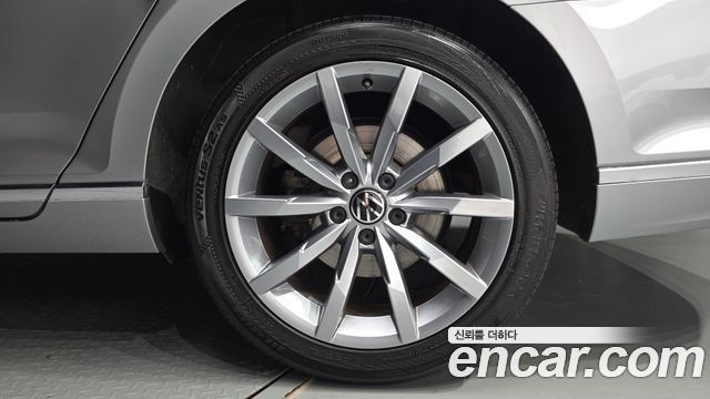 Volkswagen Passat 2022 — photo 7