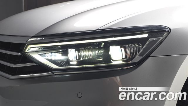 Volkswagen Passat 2022 — photo 8