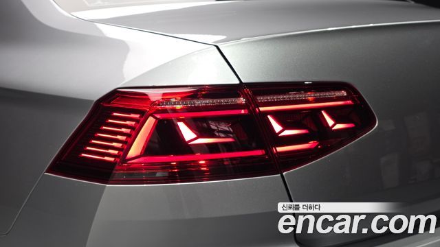 Volkswagen Passat 2022 — photo 9