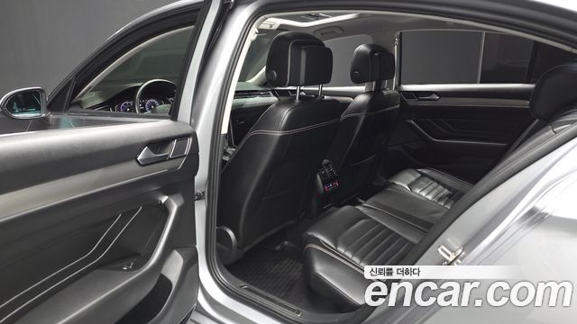 Volkswagen Passat 2022 — photo 16