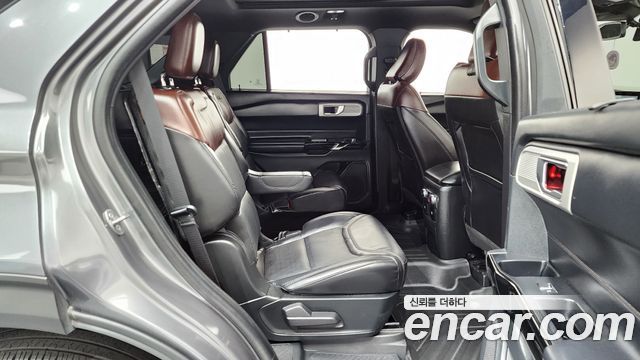 Ford Explorer 2022 — photo 17