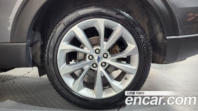 Ford Explorer 2022 — photo 7
