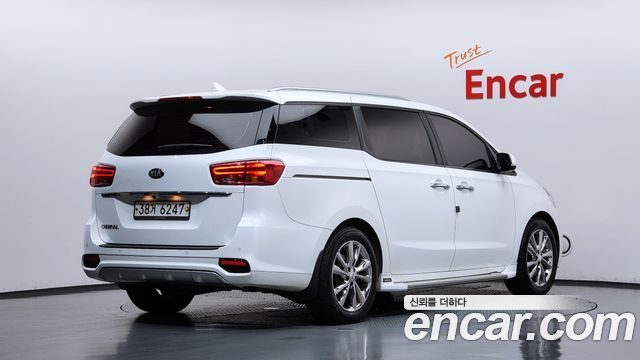 Kia Canival 2019 — photo 2