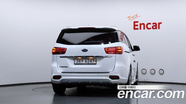 Kia Canival 2019 — photo 4