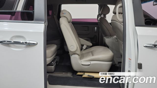 Kia Canival 2019 — photo 17